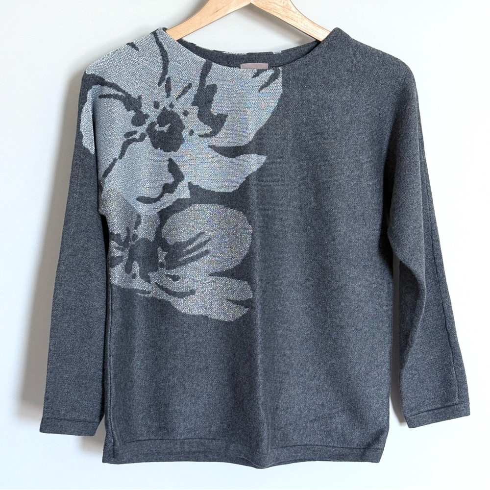 Chico’s Grey Metallic Silver Flower Round Neck Dolman Sleeve Sweater 0 Small